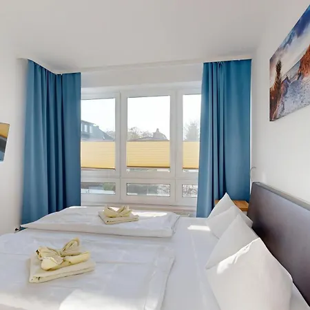 Appartementhaus Binzer Sterne 23 *